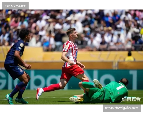 万达大都会球场气氛热烈，马竞球迷高歌助威，瑟洛特戴帽后接受全场欢呼